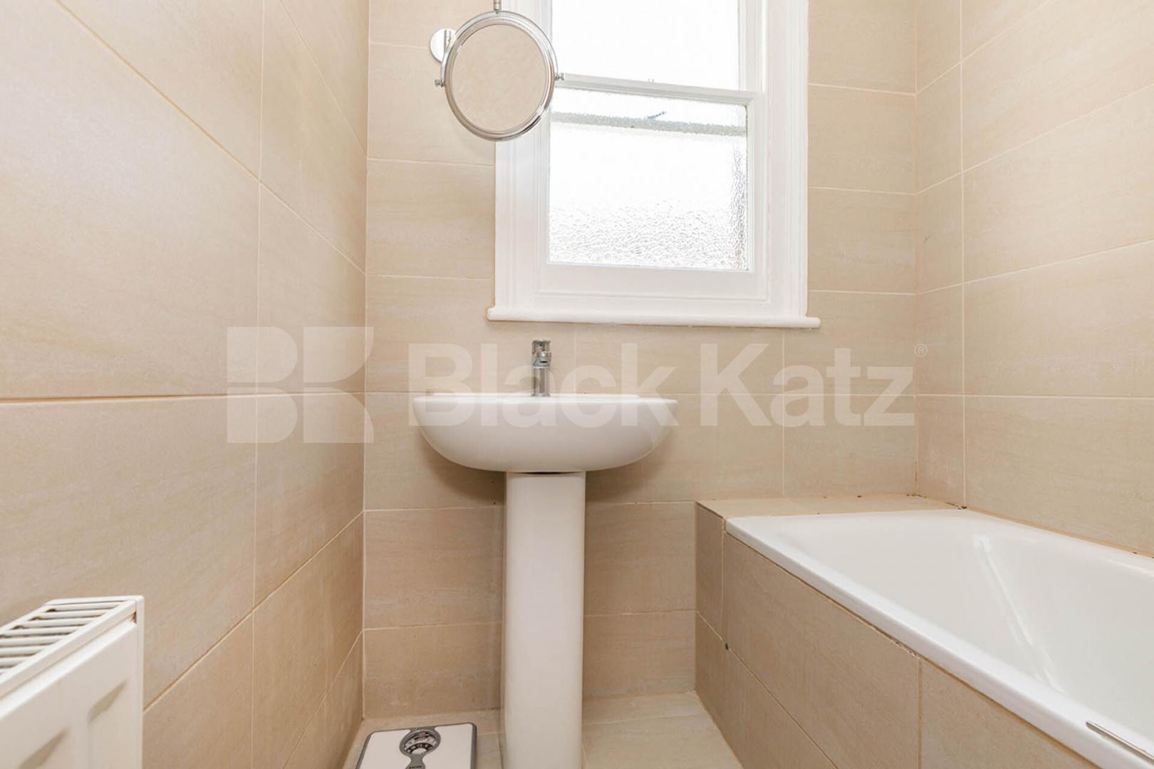 whole house with 2 receptions and 6 large bedrooms  Burgoyne Road, Harringay - Hornsey 